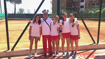 Lino Sorrentino con la Squadra femminile U14 del Fireball